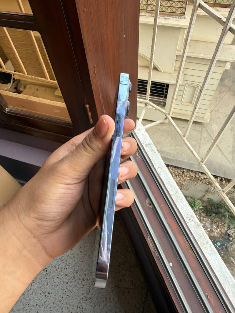 Apple iPhone 13 Pro Max 3