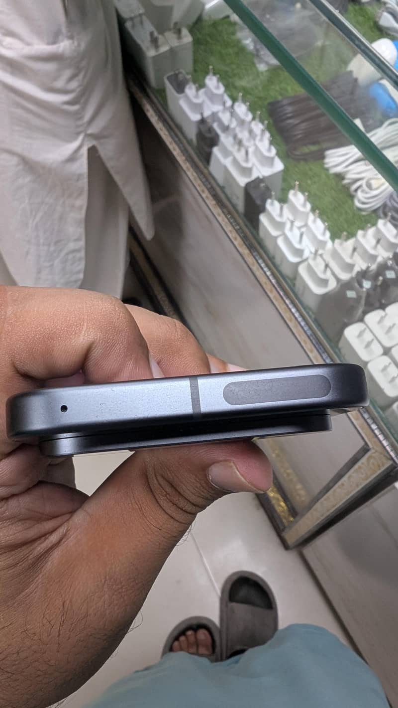 Google Pixel 9 4