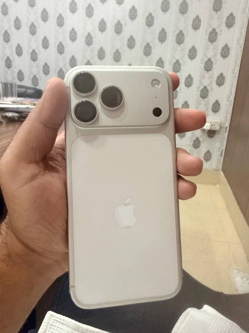 Apple iPhone 17 Pro Max 3