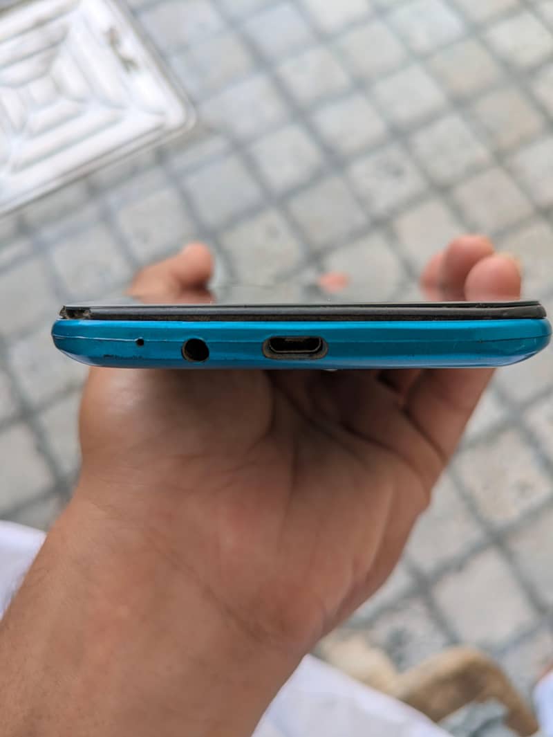 Tecno Spark Go 2