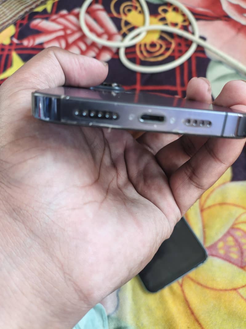Apple iPhone 14 Pro Max 1