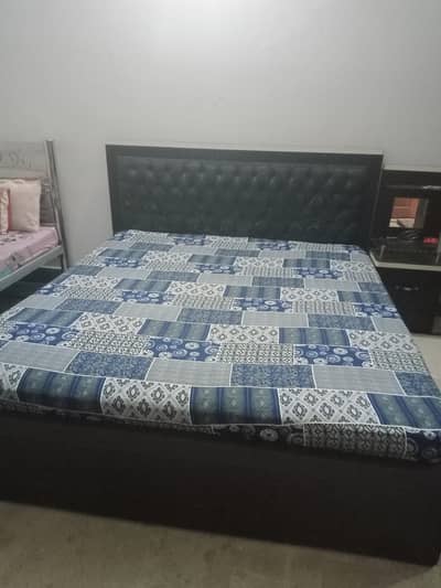 king size bed with corner with out metress cobort and amazing dressing