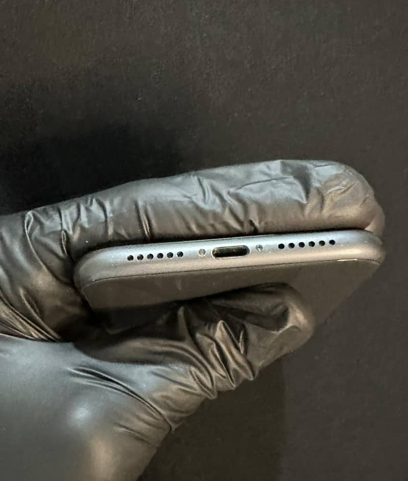 Apple iPhone 11 4