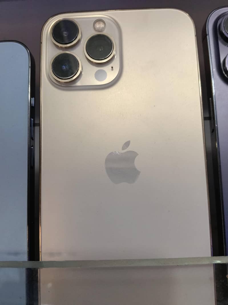 Apple iPhone 13 Pro Max 0