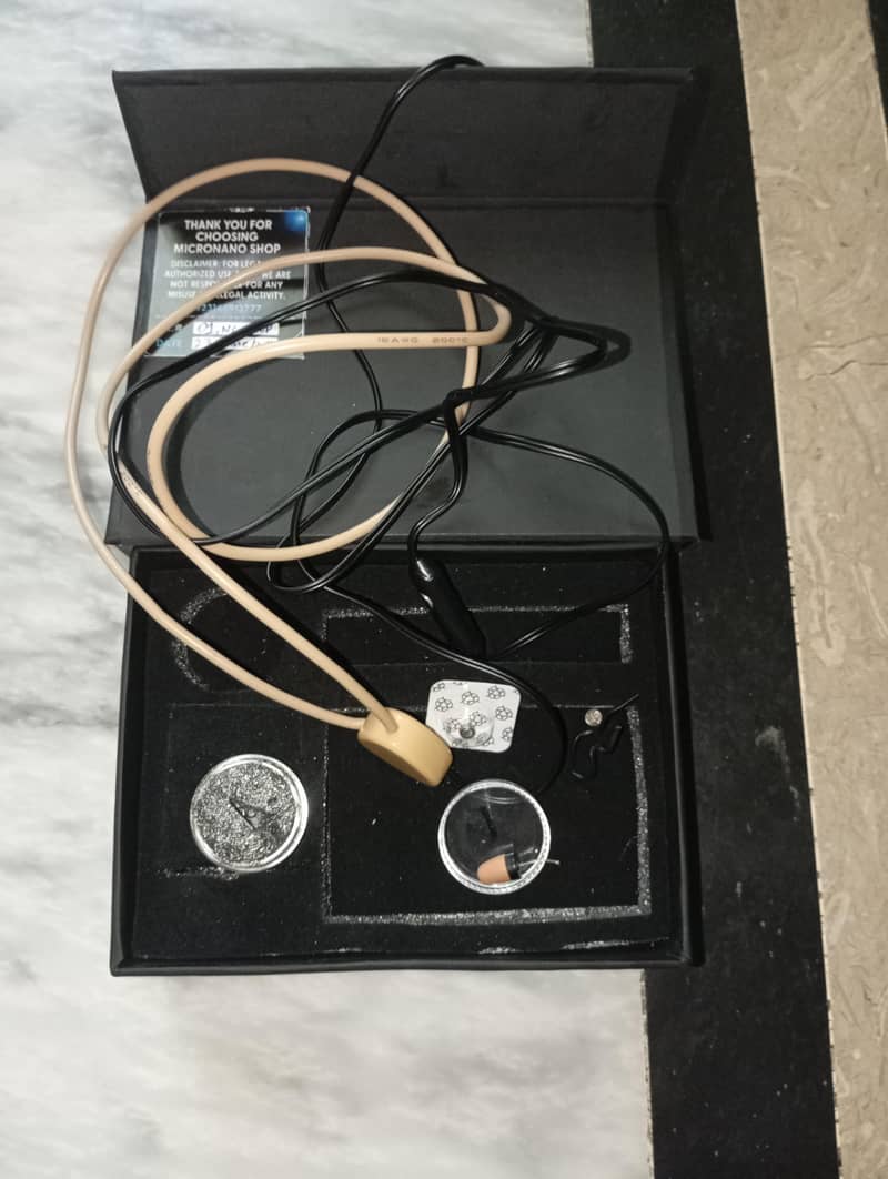 small earbud 1