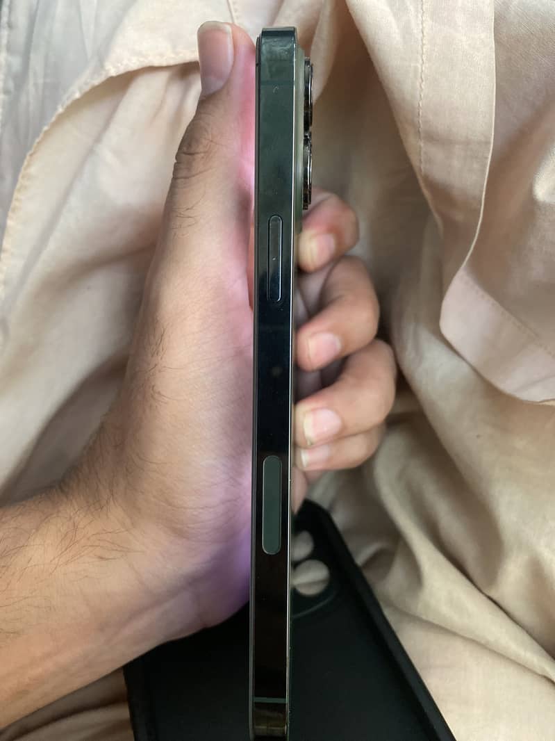 Apple iPhone 13 Pro Max 3