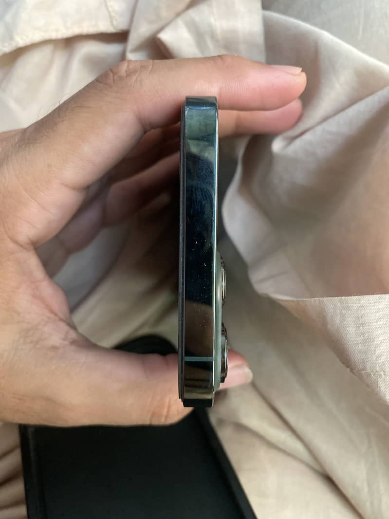 Apple iPhone 13 Pro Max 4