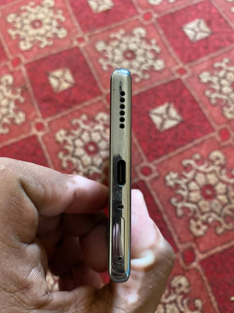 Tecno CAMON 40 Pro 4