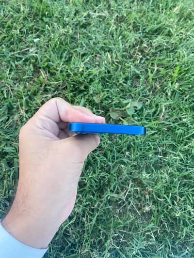 Apple iPhone 12