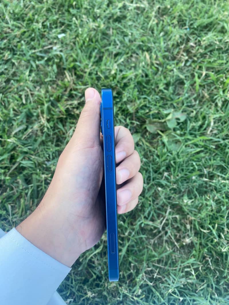 Apple iPhone 12 3