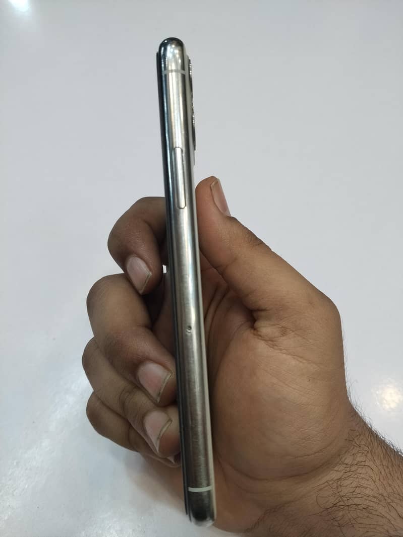 Apple iPhone 11 Pro 1