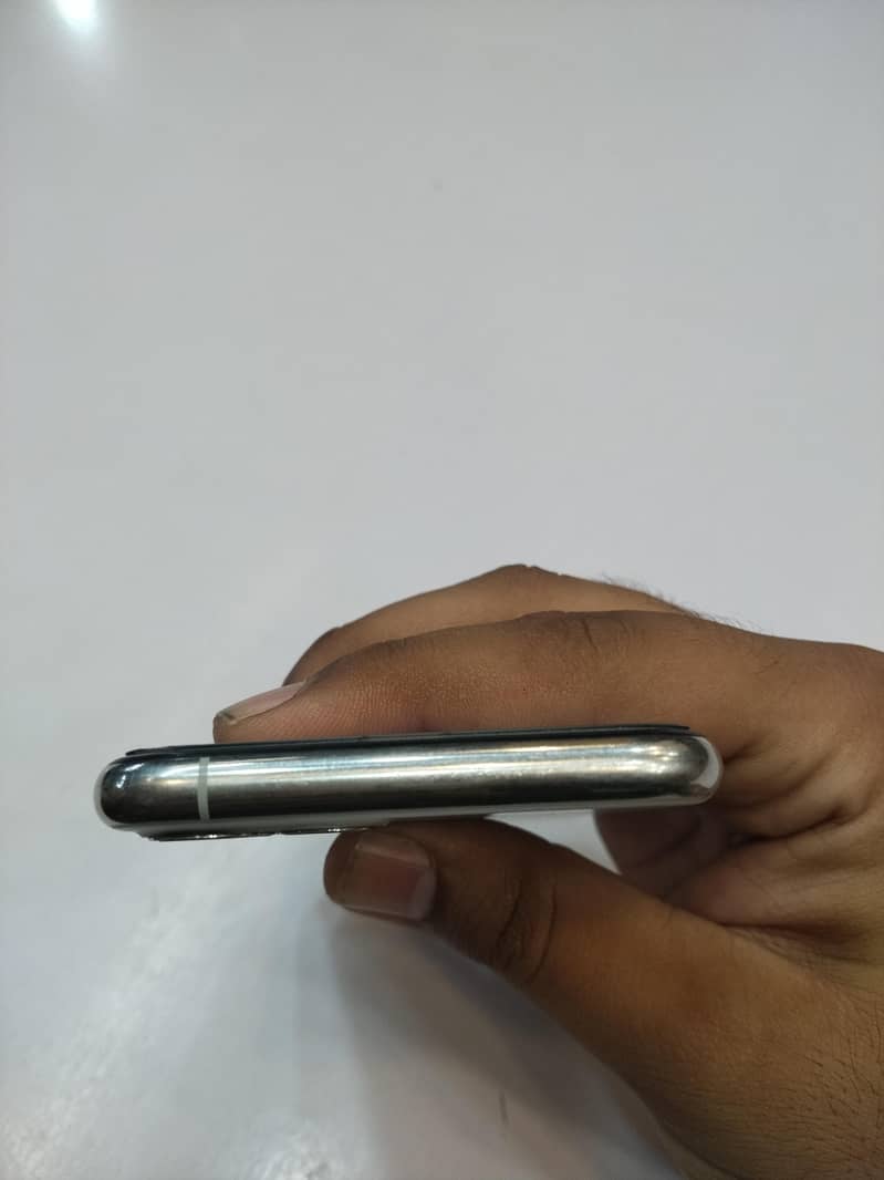 Apple iPhone 11 Pro 2