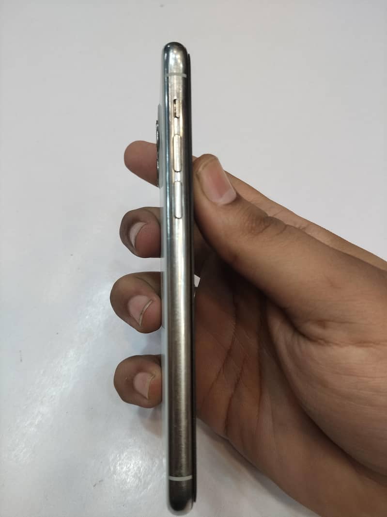 Apple iPhone 11 Pro 3