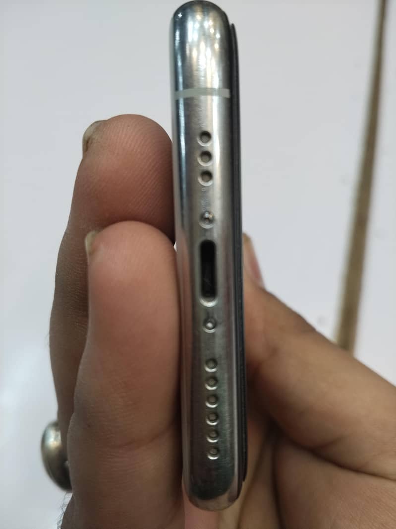 Apple iPhone 11 Pro 4