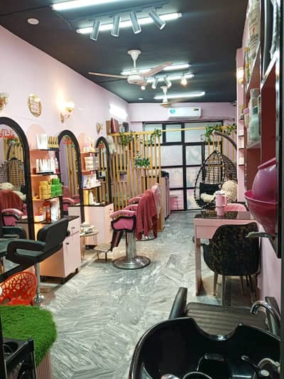 Ladies Saloon (Beauty Parlor) setup for sale, shop is on rent 25000