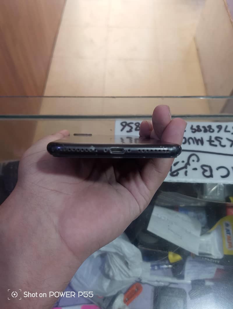 Apple iPhone 7 Plus 3