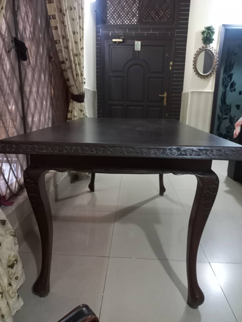 Dining Table / Decorarion Table 1