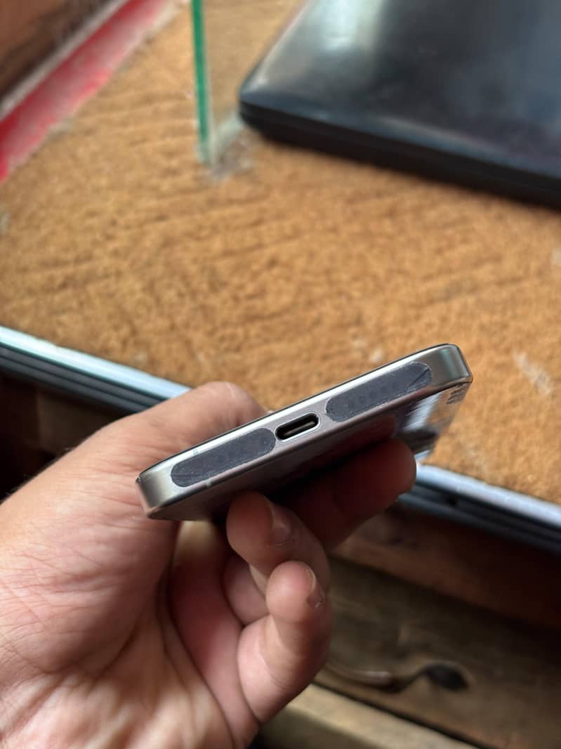 Apple iPhone 15 Pro 2