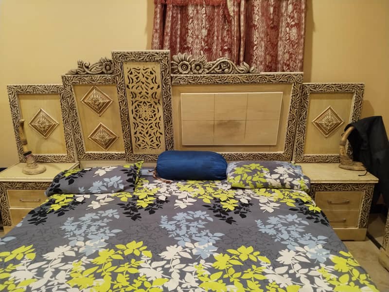 Bed set with dressing table 0