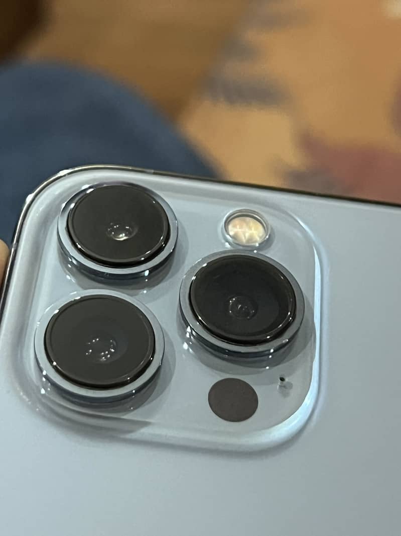 Apple iPhone 13 Pro Max 4