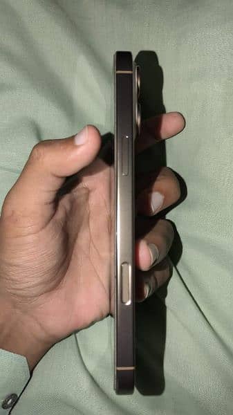 Apple iphone 16 Pro Max 2