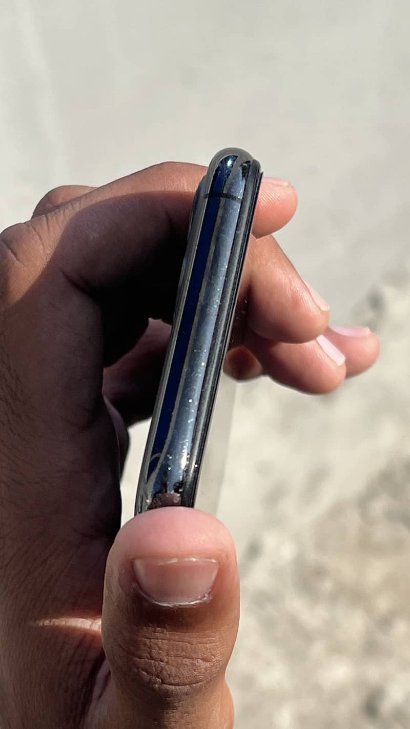 Apple iPhone 11 Pro 4