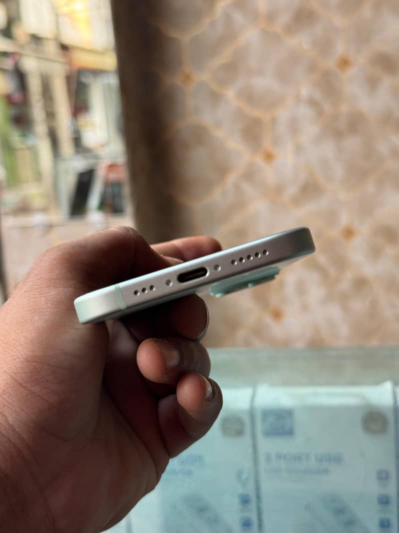 Apple iPhone 15 2