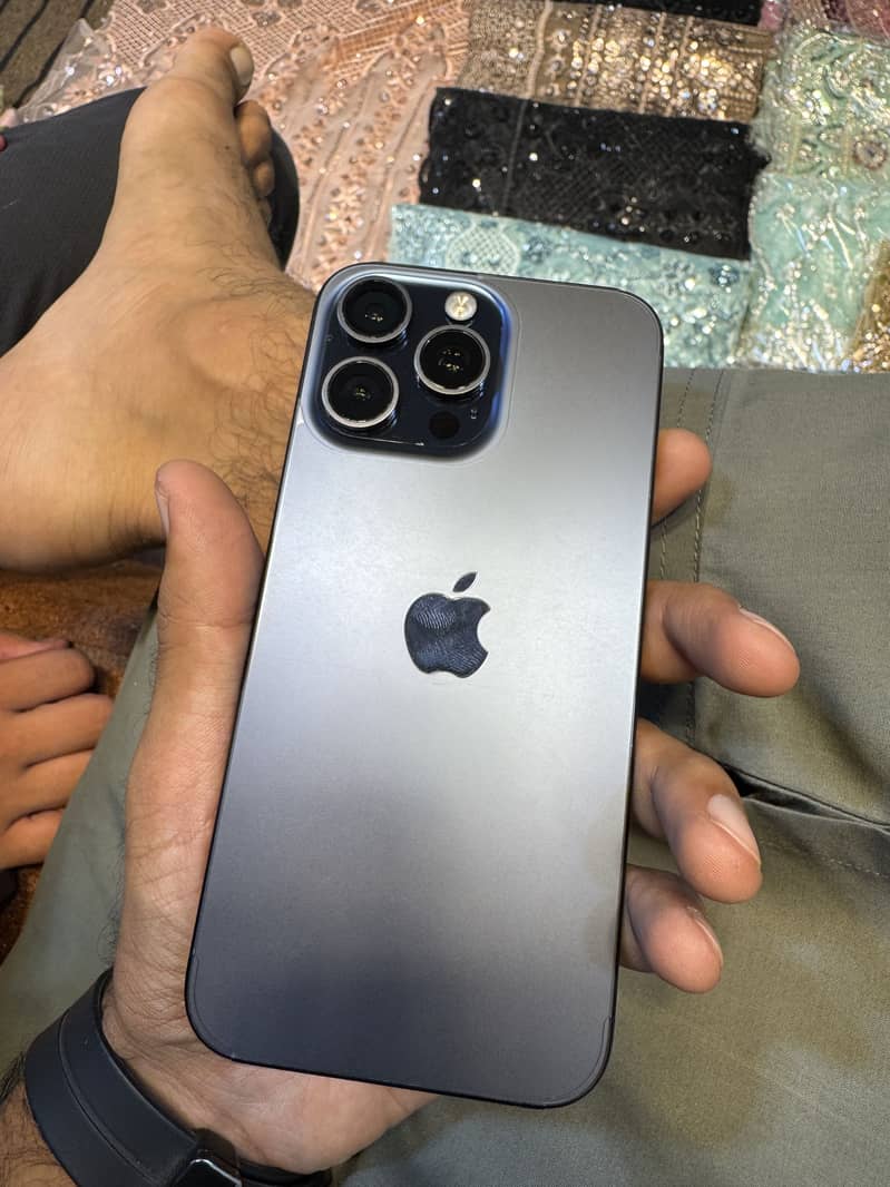 Apple iPhone 15 Pro Max 2