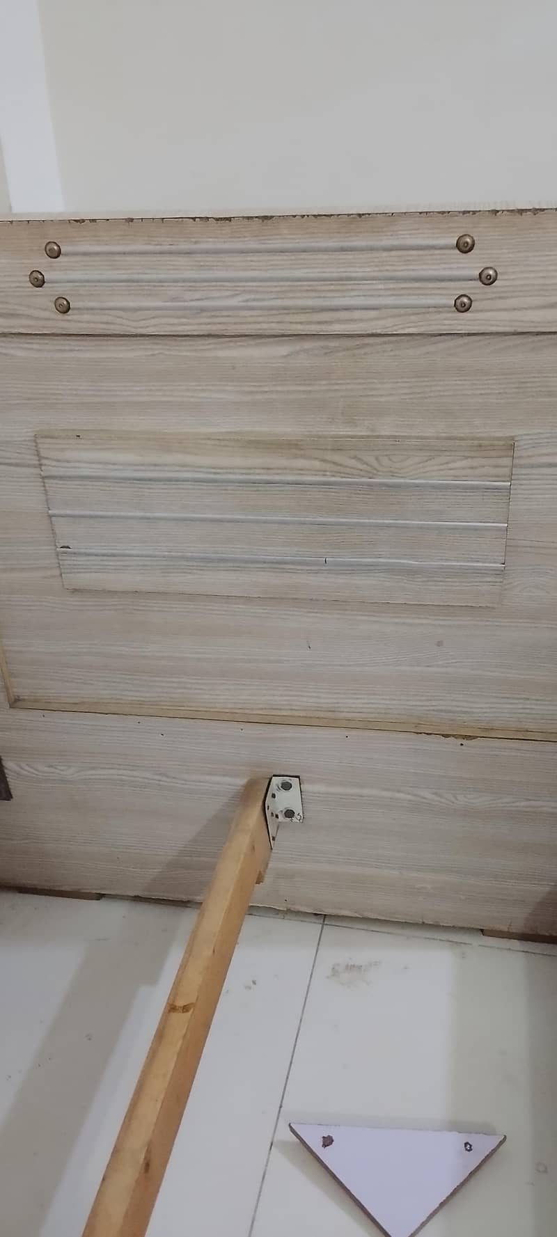 single bed . without metress 2