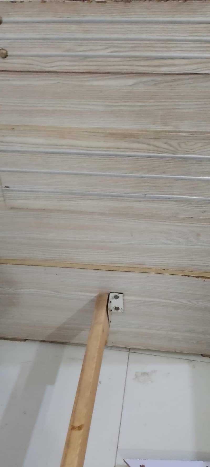 single bed . without metress 5