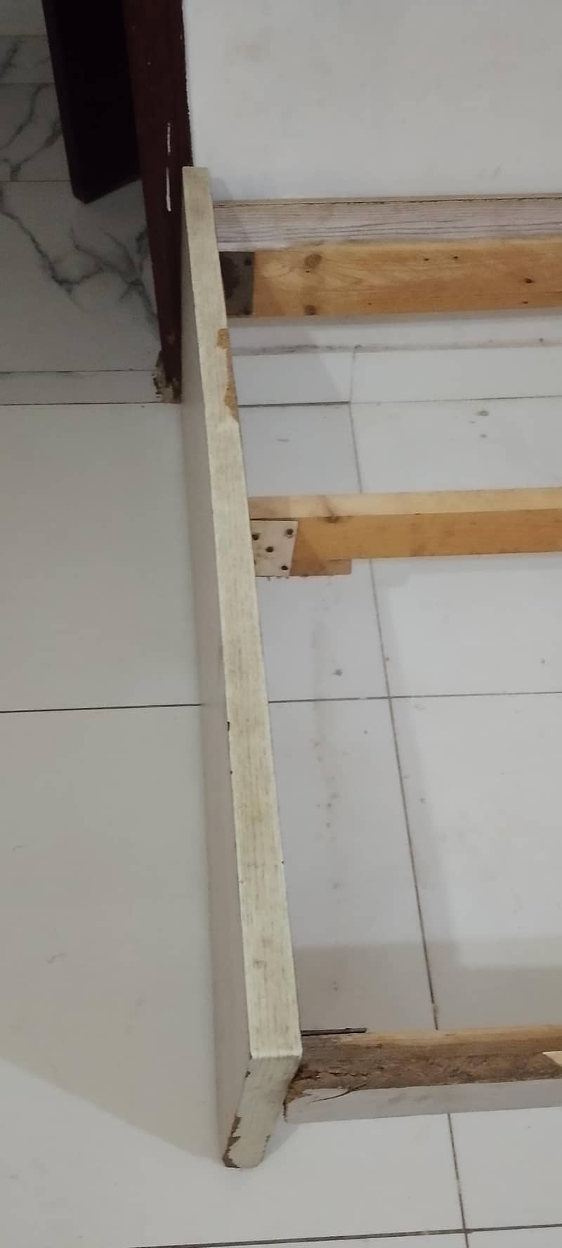 single bed . without metress 6