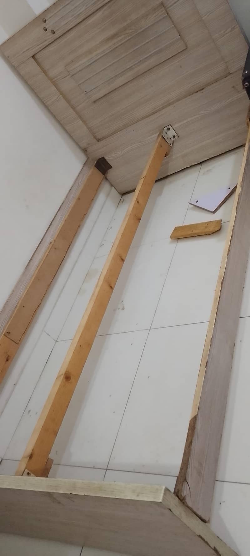single bed . without metress 8