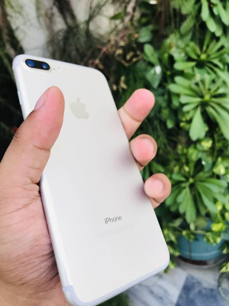 Apple iPhone 7 Plus 0