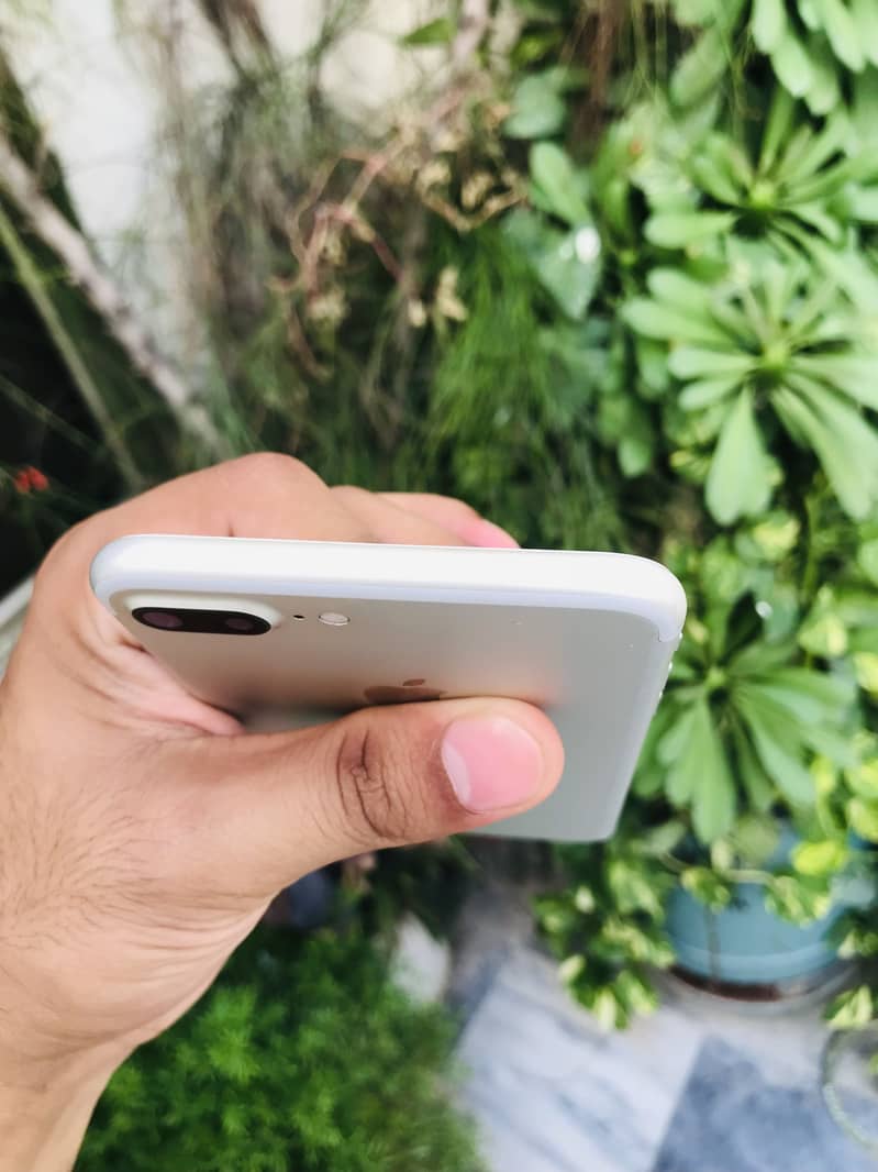Apple iPhone 7 Plus 1
