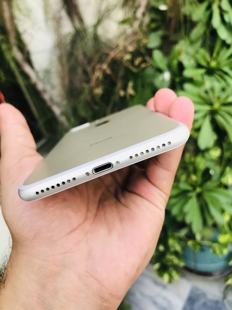Apple iPhone 7 Plus 2