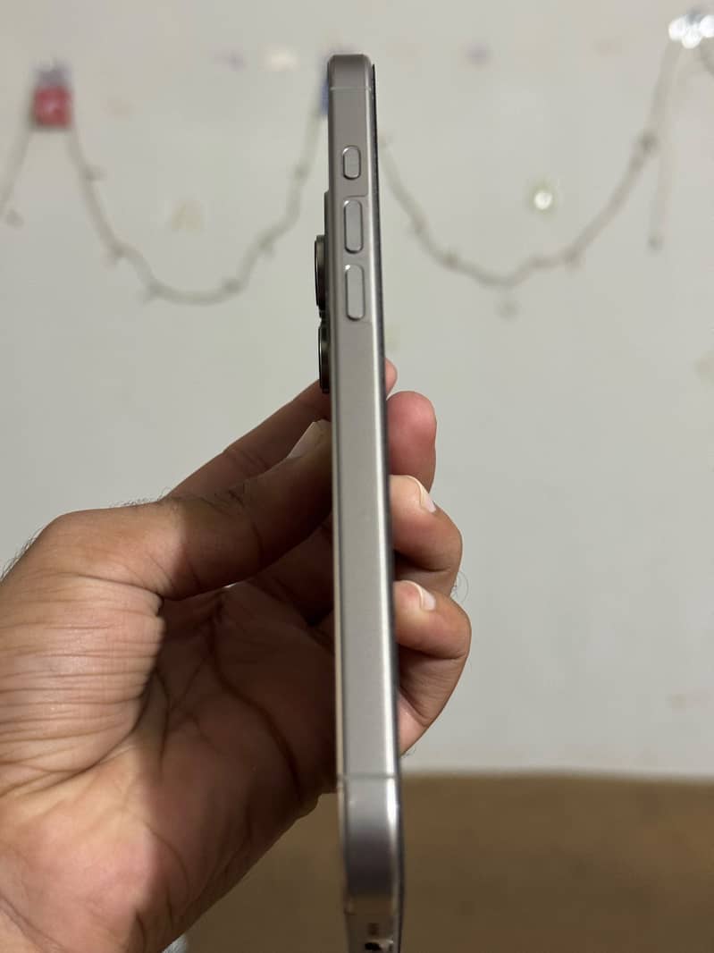 Apple iPhone 16 Pro Max 3