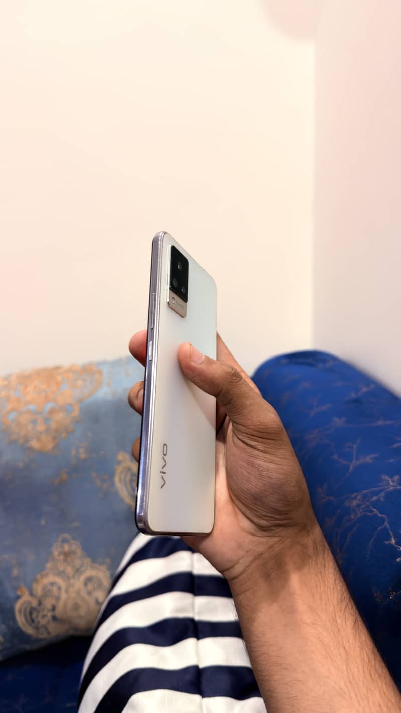 Vivo V21 3