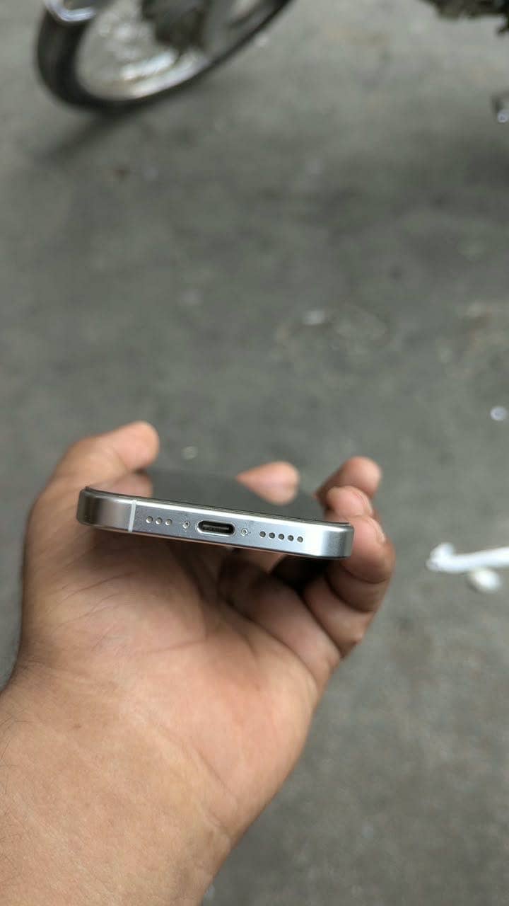 Apple iPhone 15 Pro 2
