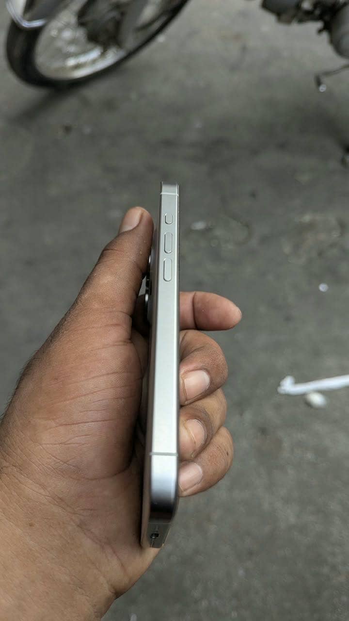 Apple iPhone 15 Pro 3