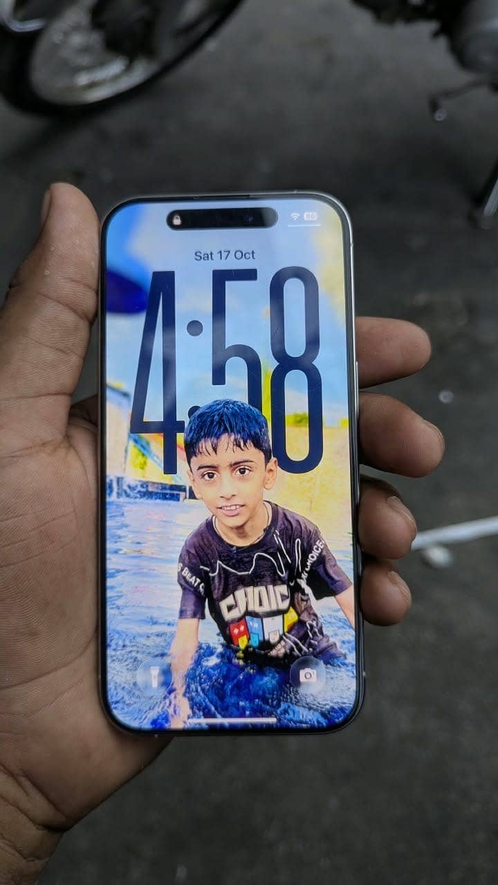 Apple iPhone 15 Pro 4