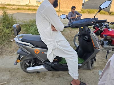 Yadea T5L with  lithium battery just 2100 km driven