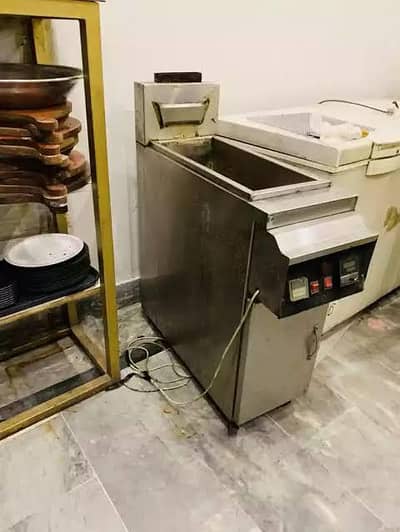 16 liter fryer for sale slightly used with hot plate