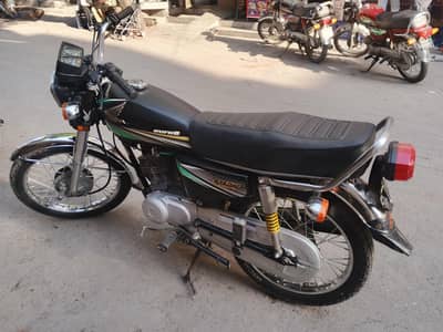 Honda 2014 model black color urgent for sell