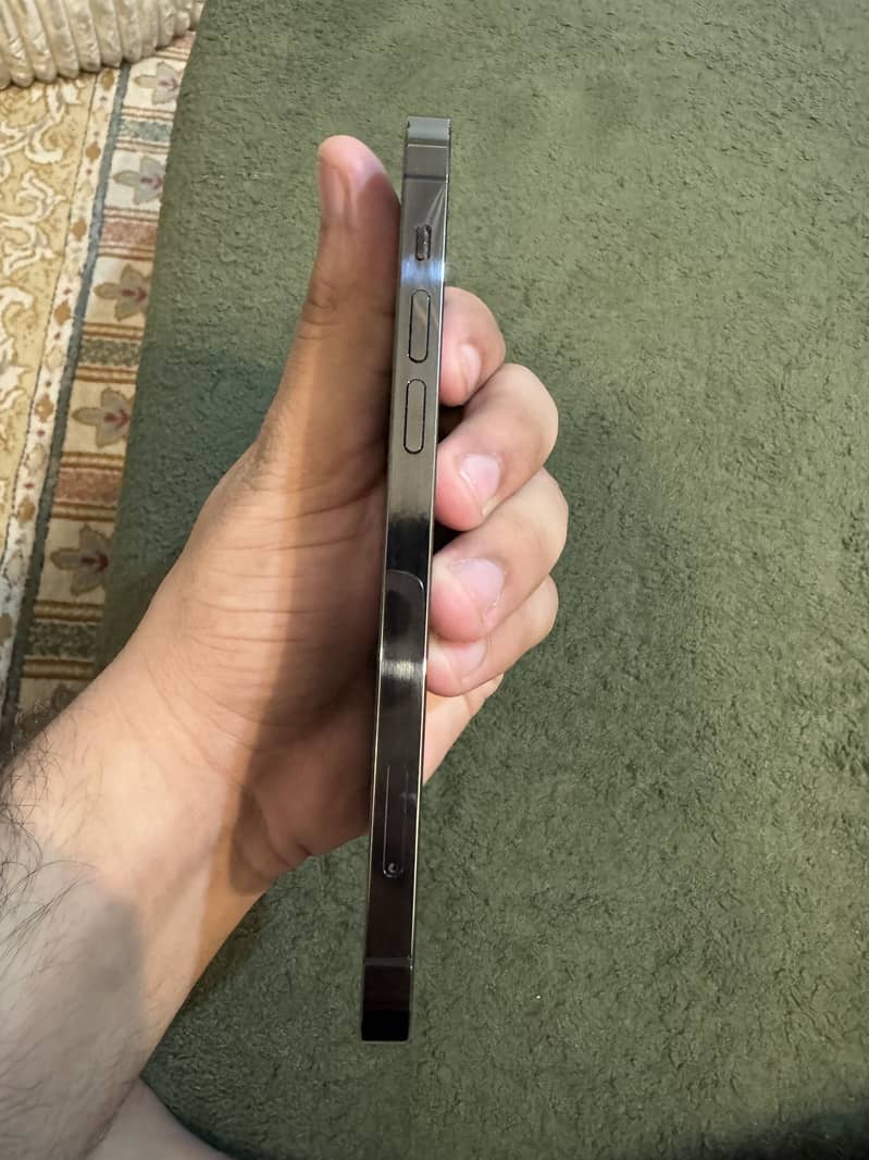 Apple iPhone 12 pro 3