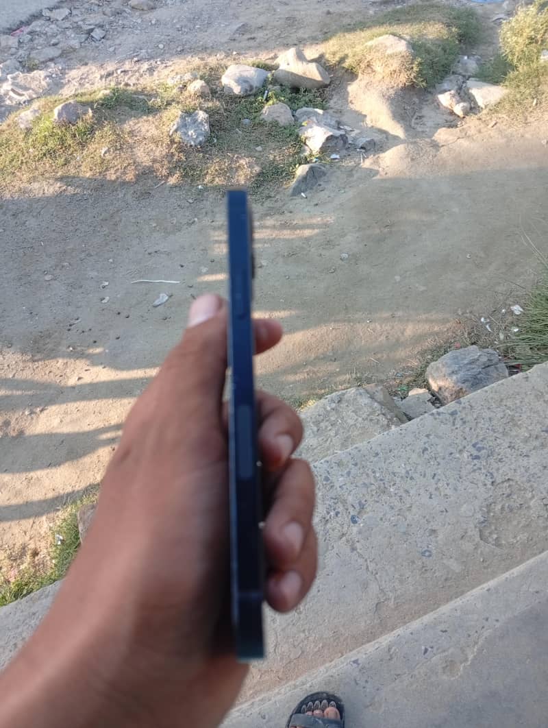 Apple iPhone 12 2