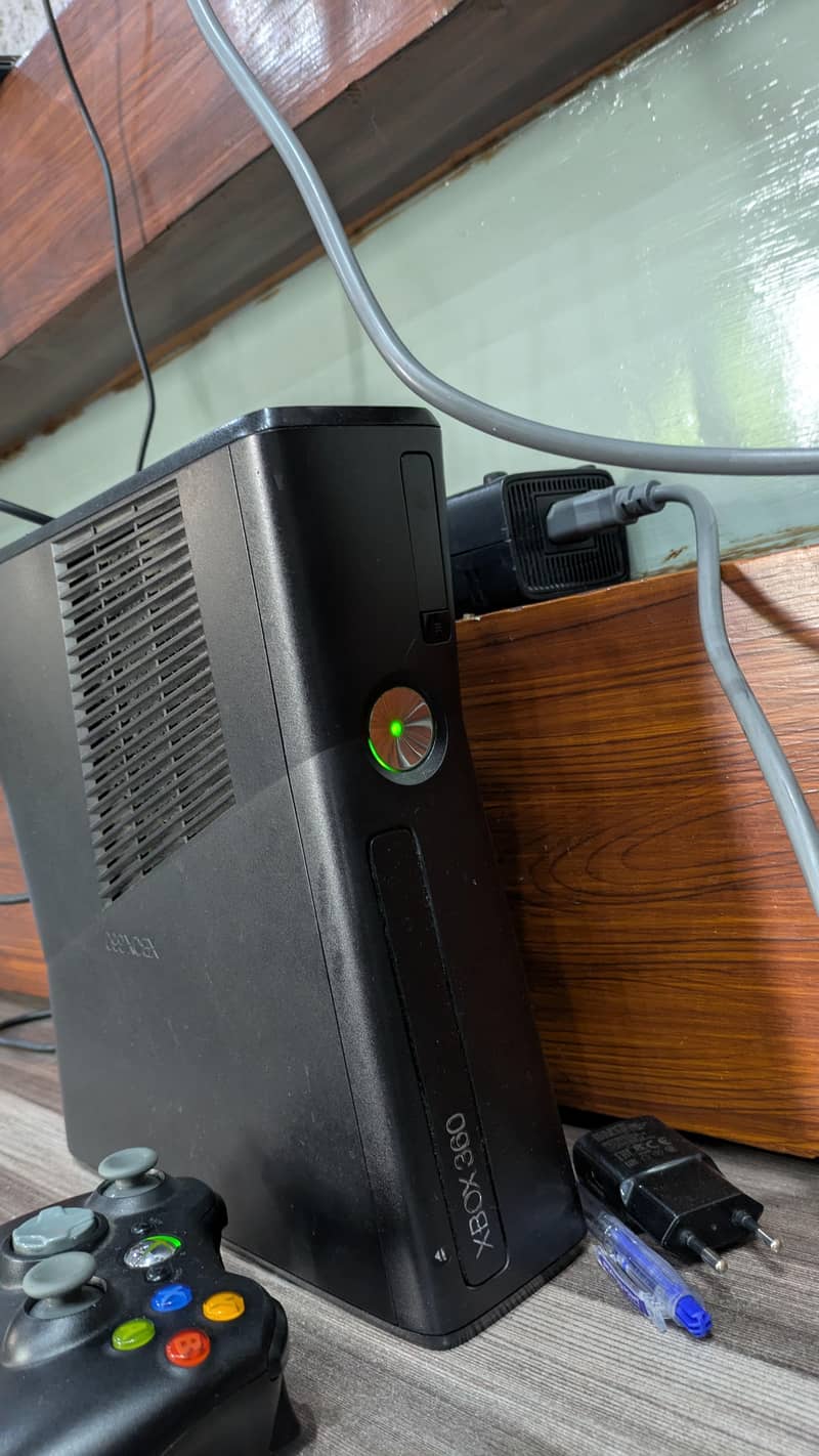 Xbox 360 slim 1