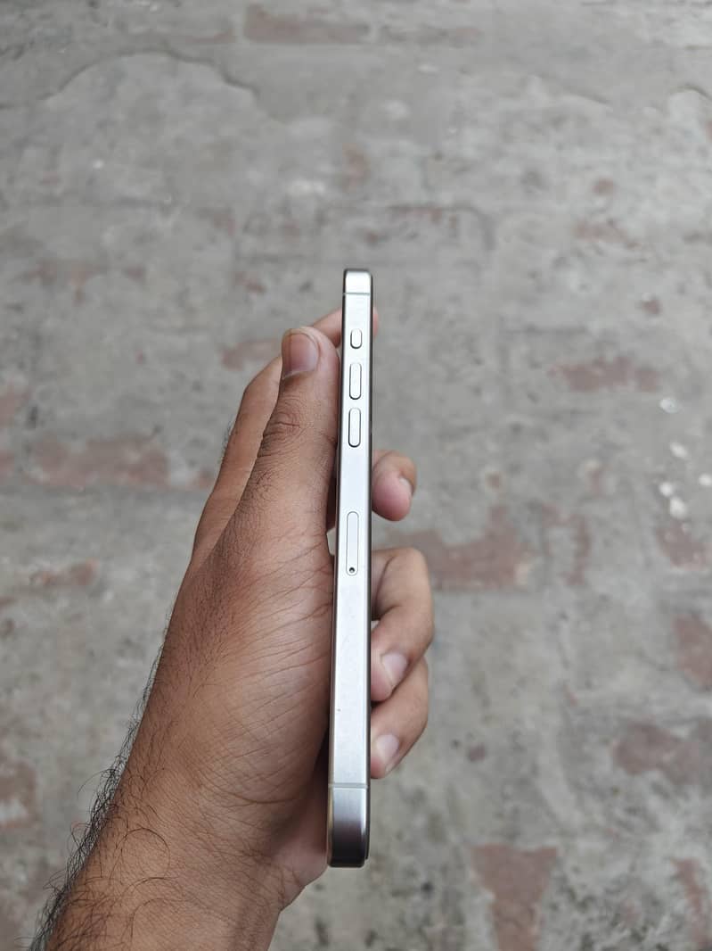 IPhones 15 Pro Max 1