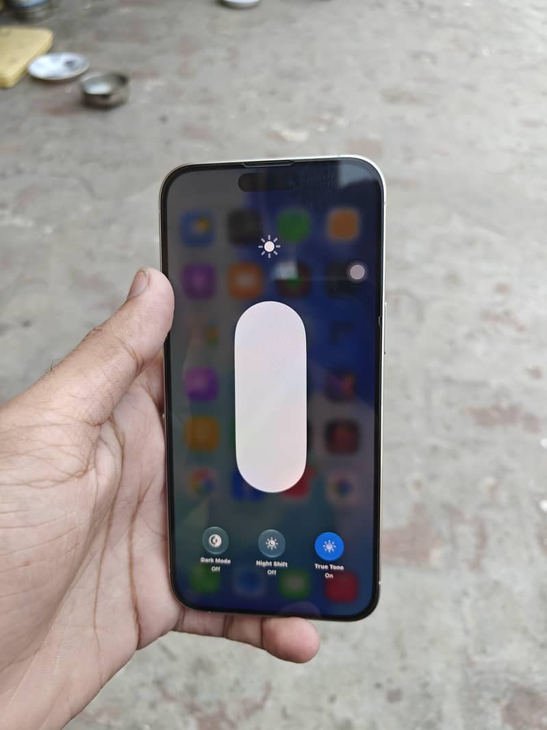IPhones 15 Pro Max 2
