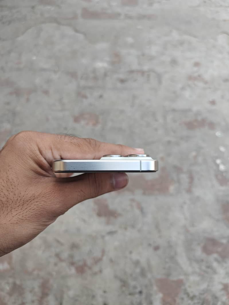 IPhones 15 Pro Max 6
