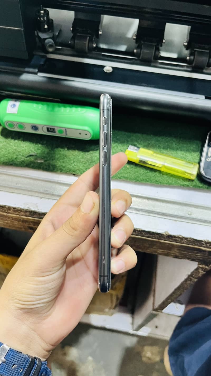 Apple iPhone XS 1